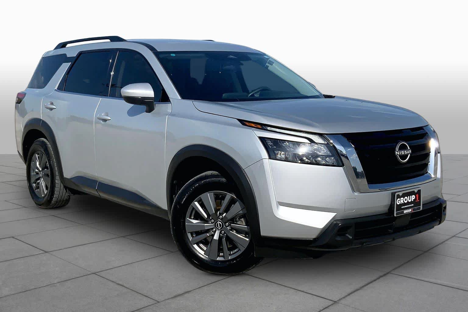 Used 2023 Nissan Pathfinder SV FWD image 3