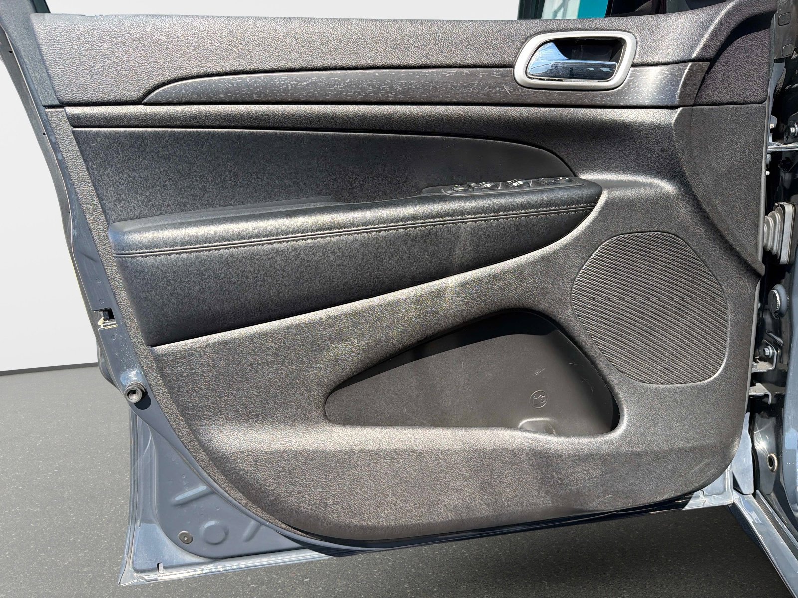 Used 2018 Jeep Grand Cherokee Altitude image 16