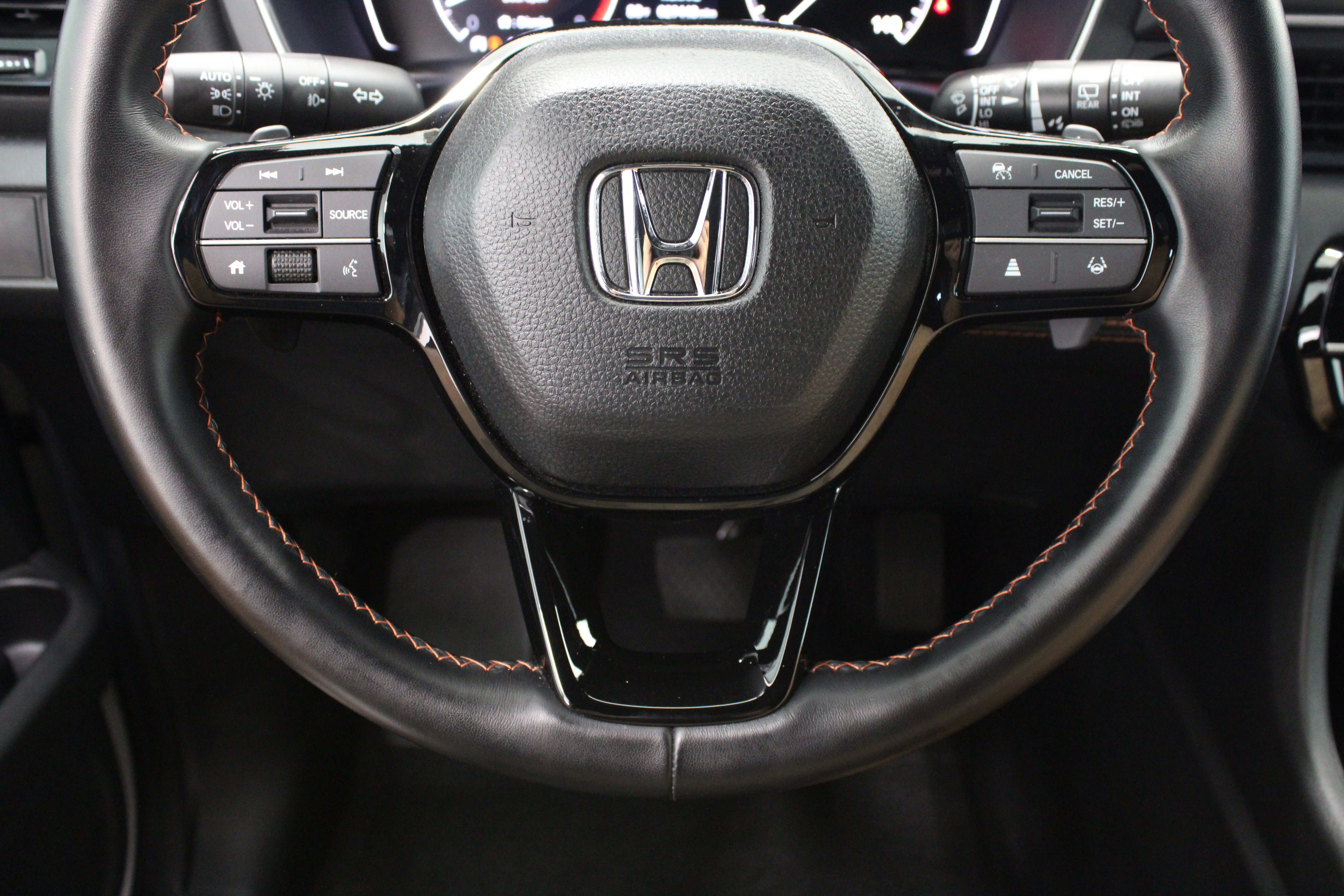 Used 2025 Honda Pilot Sport image 25