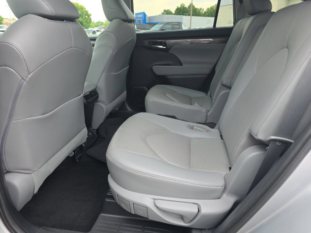 Used 2020 Toyota Highlander Limited AWD/4WD image 14