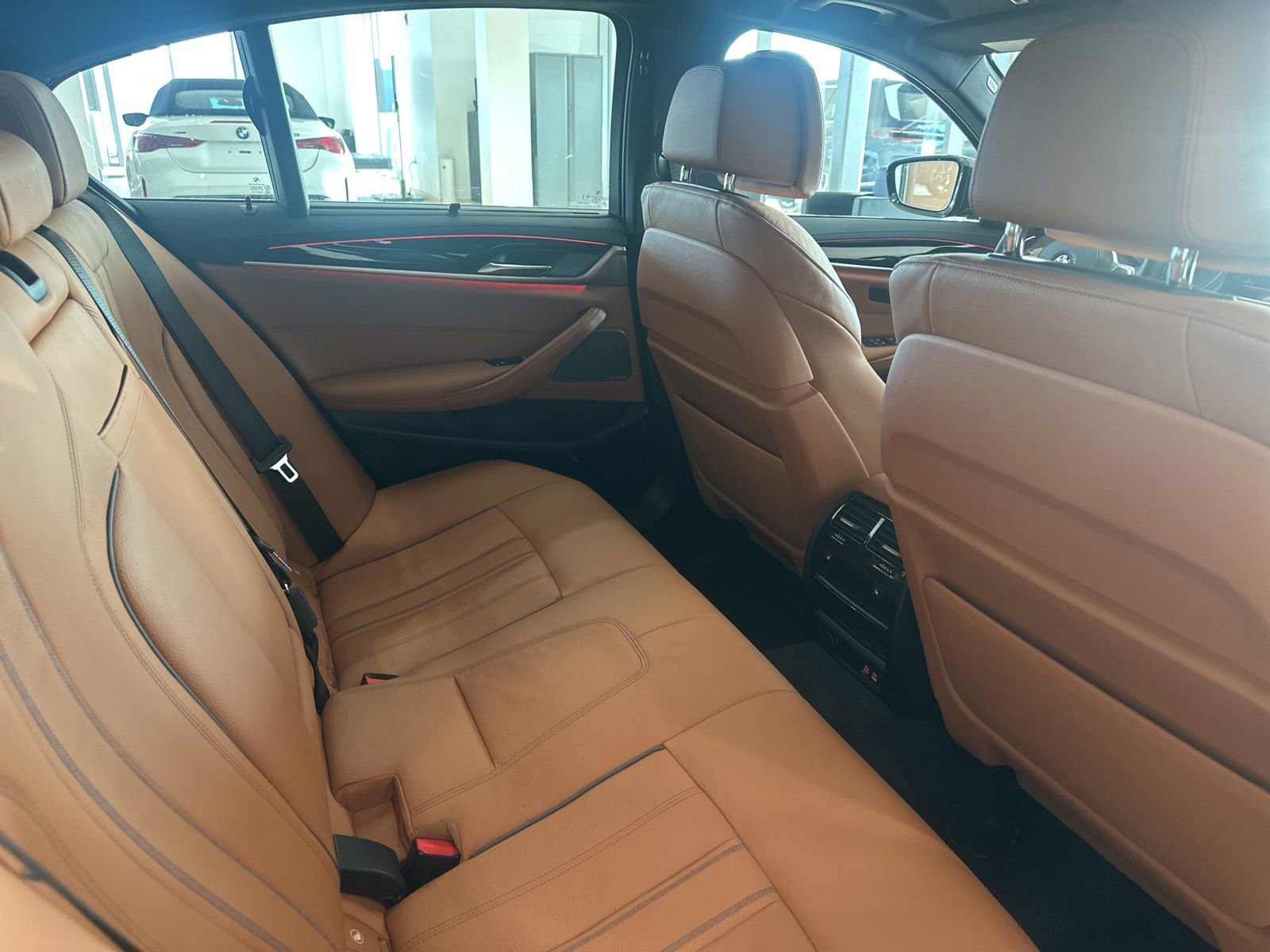 Used 2023 BMW M550i xDrive w/ Dynamic Handling Package image 34