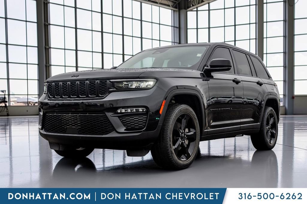 Used 2023 Jeep Grand Cherokee Limited w/ Black Appearance Package