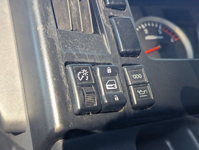 Used 2023 Isuzu NPR image 8