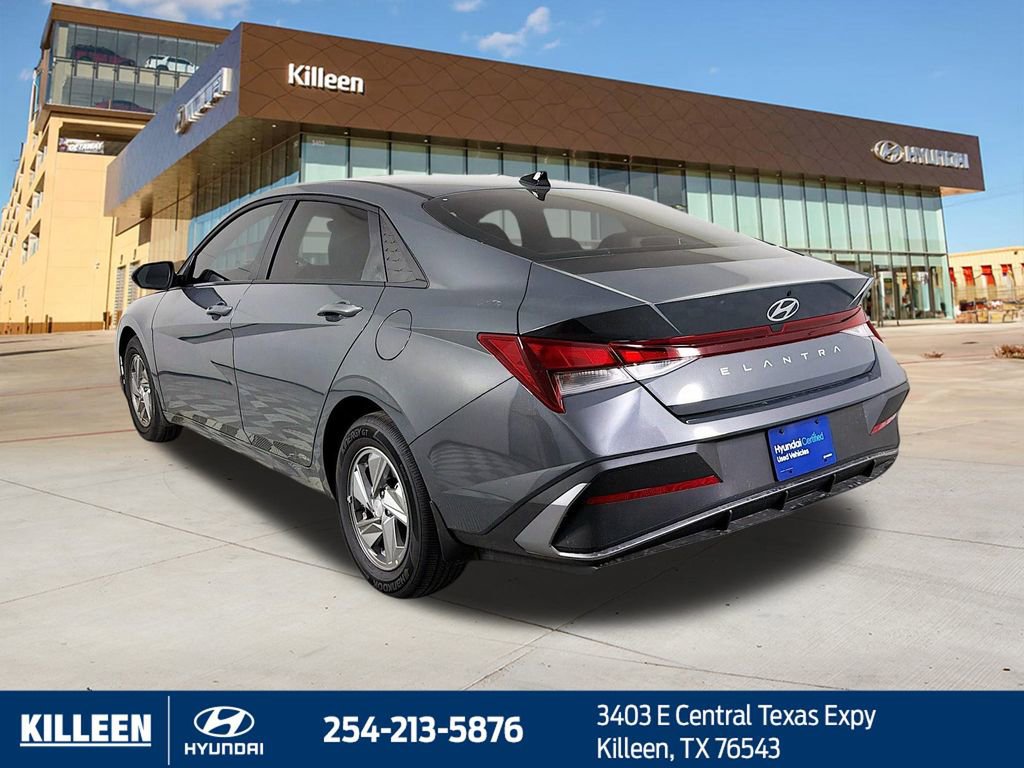 Used 2025 Hyundai Elantra SE FWD image 6