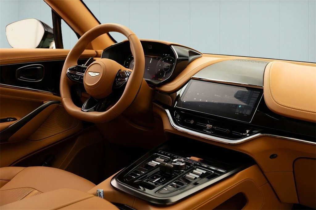 New 2025 Aston Martin DBX 707 image 28
