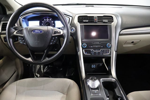 Used 2019 Ford Fusion SE FWD image 14