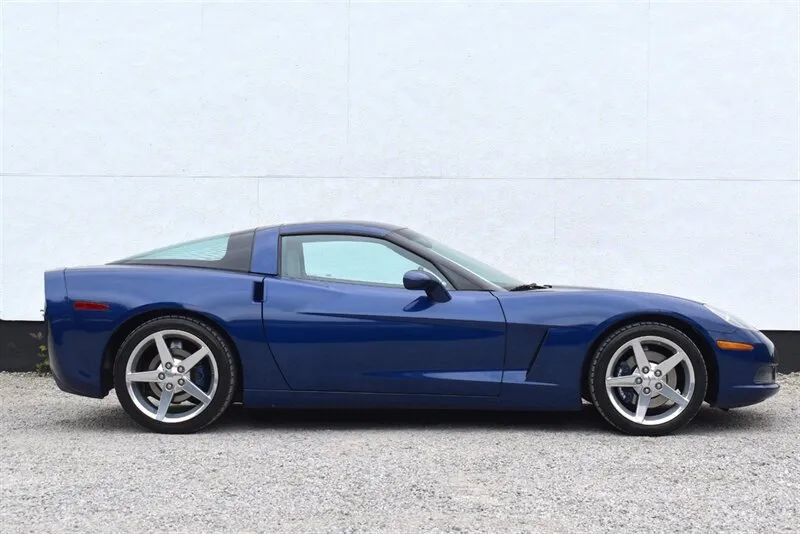 Used 2005 Chevrolet Corvette Coupe w/ Preferred Equipment Group RWD image 9