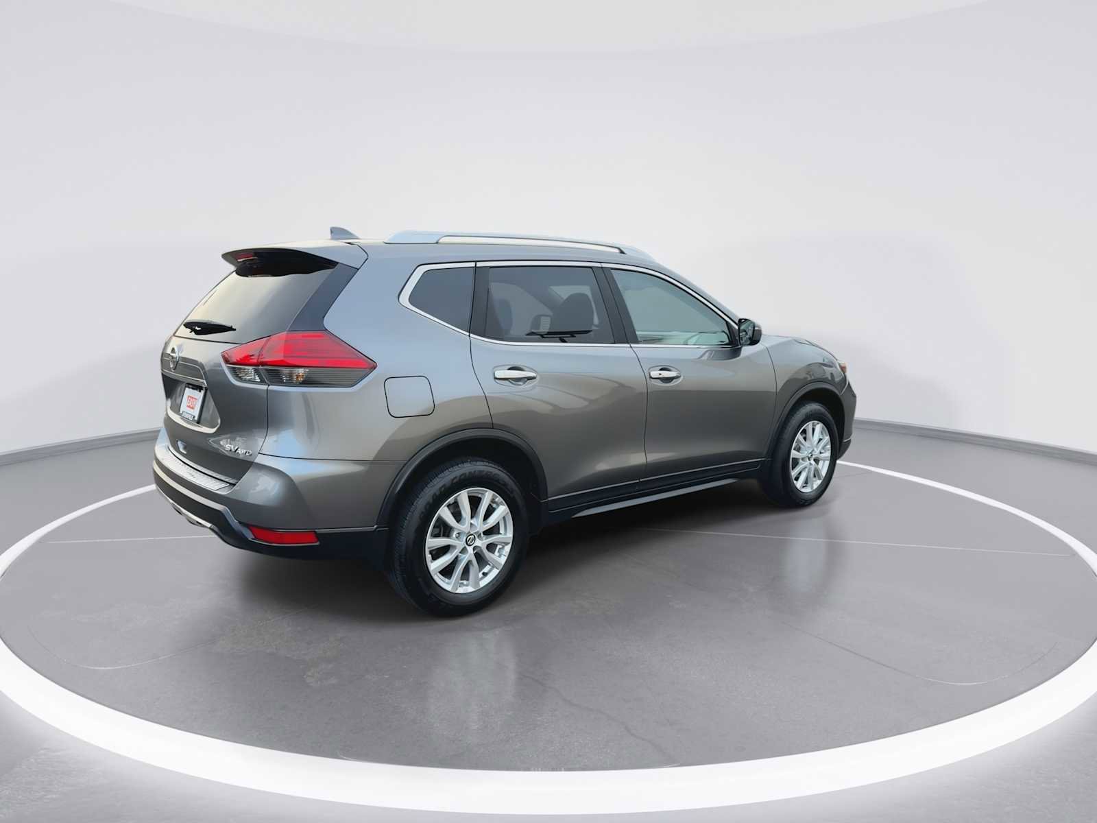 Used 2017 Nissan Rogue SV image 8