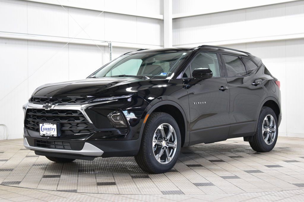 New 2026 Chevrolet Blazer LT w/ Convenience Package FWD image 3