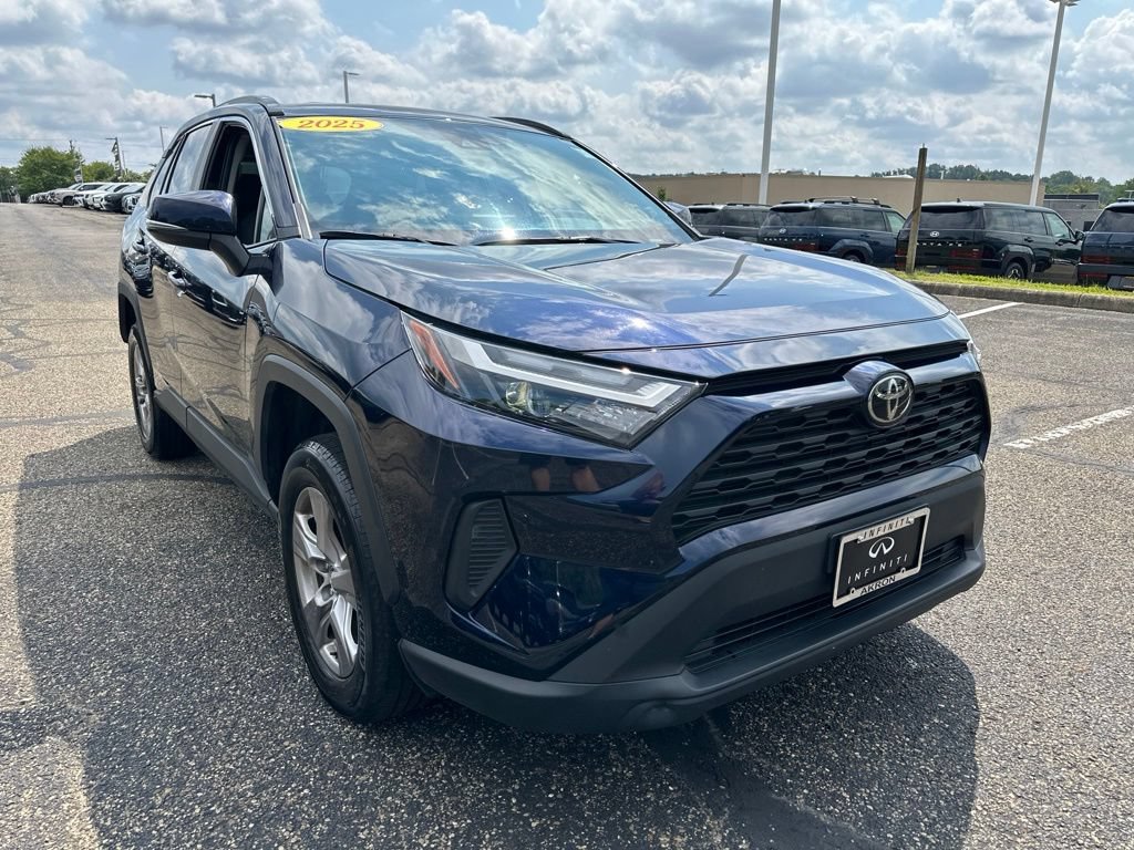Used 2025 Toyota RAV4 XLE AWD/4WD image 15