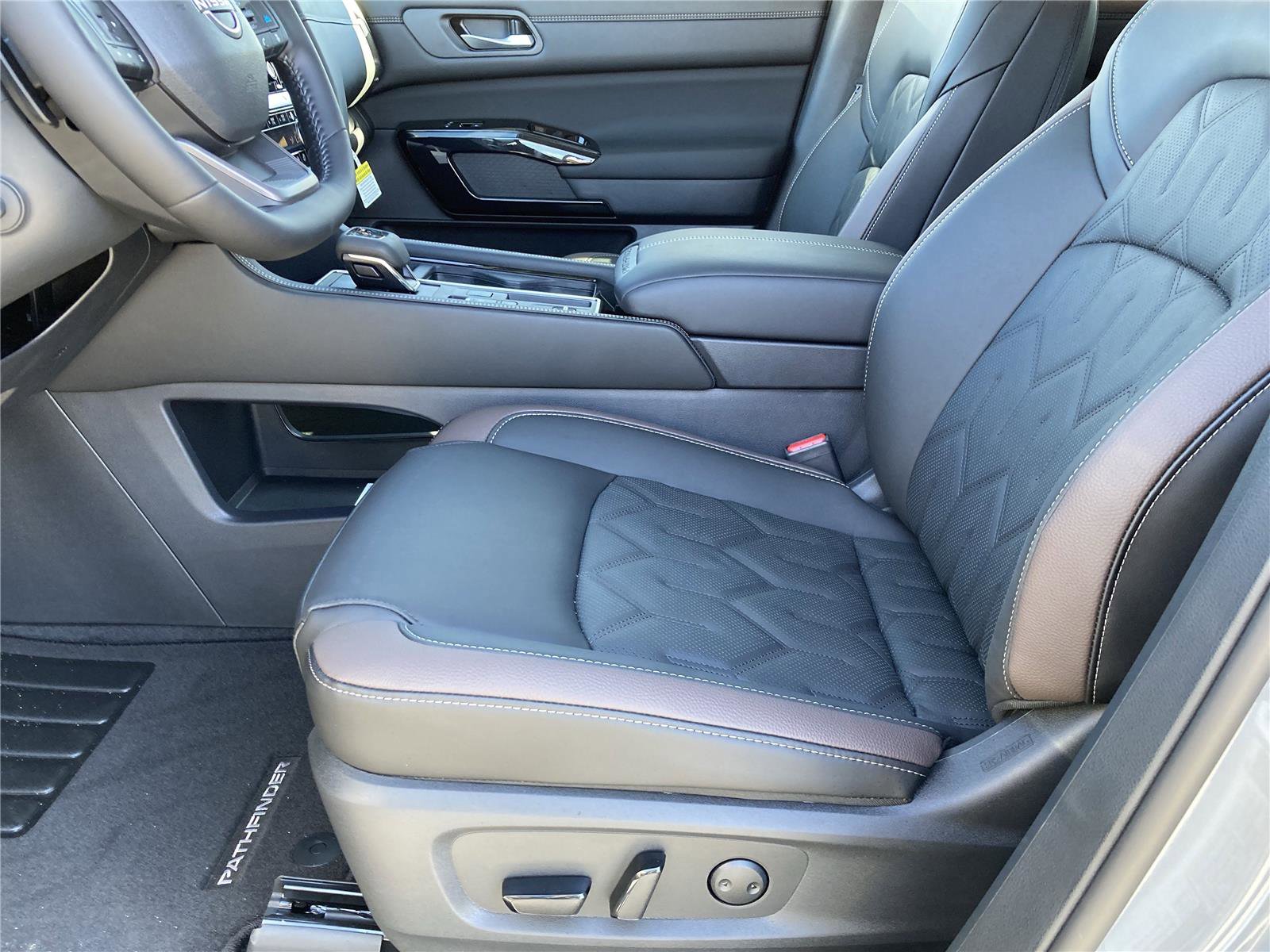 New 2026 Nissan Pathfinder Platinum image 25