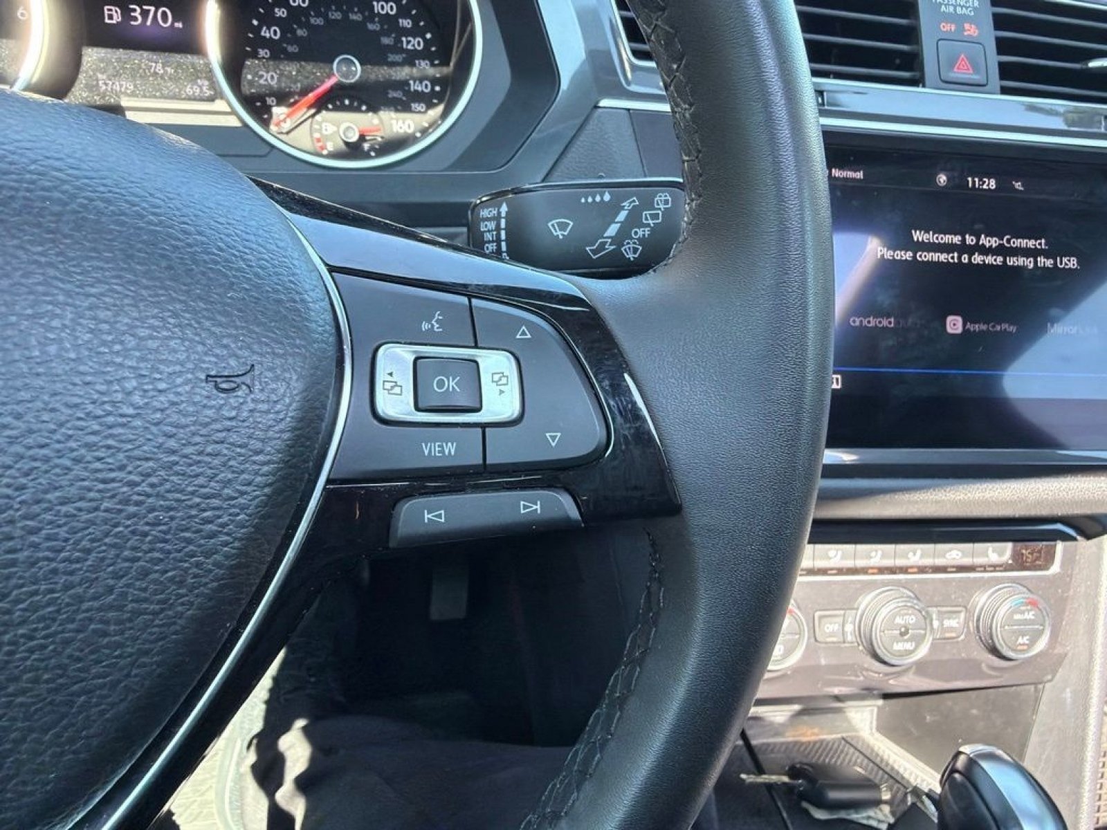 Used 2020 Volkswagen Tiguan SE AWD/4WD image 20