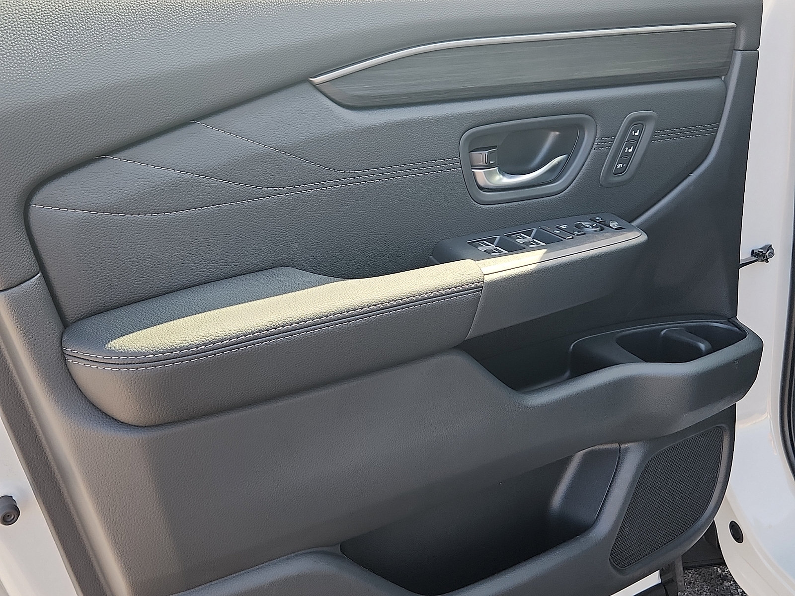 New 2026 Honda Pilot Touring image 9