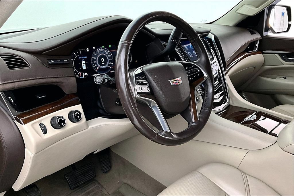 Used 2017 Cadillac Escalade Luxury AWD/4WD image 15