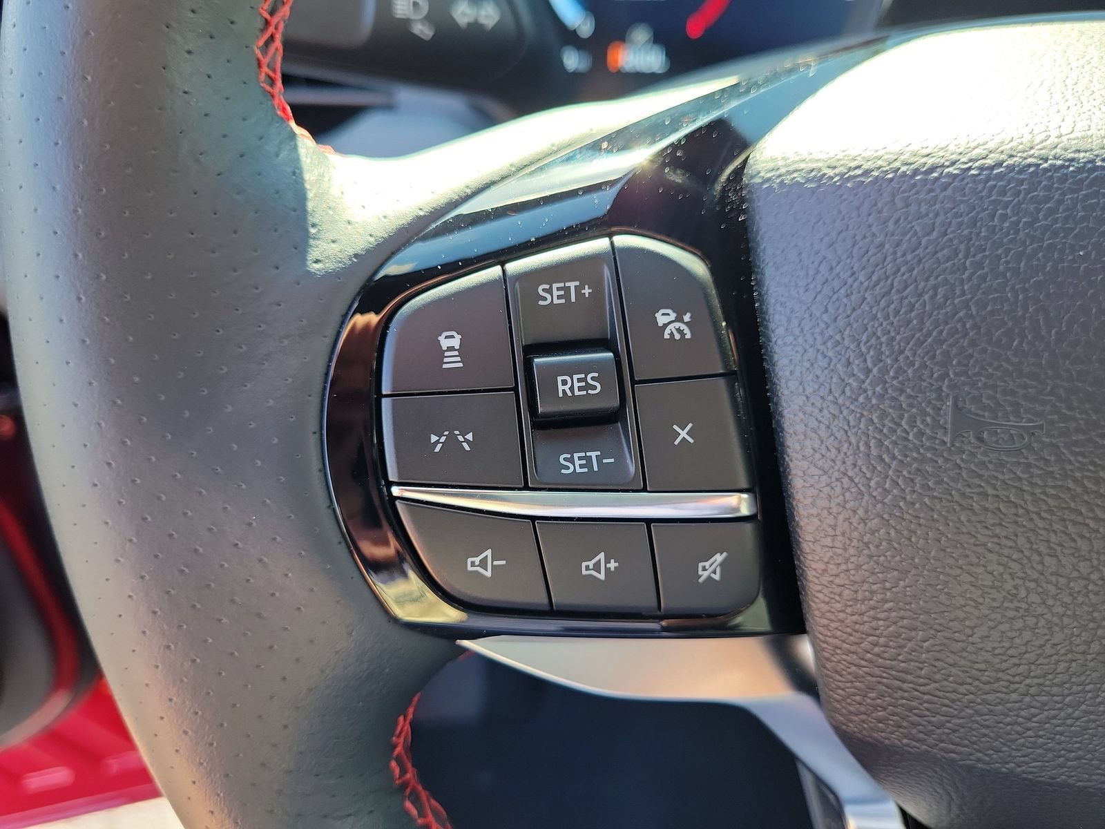 Used 2025 Ford Explorer ST-Line w/ Premium Package RWD image 21