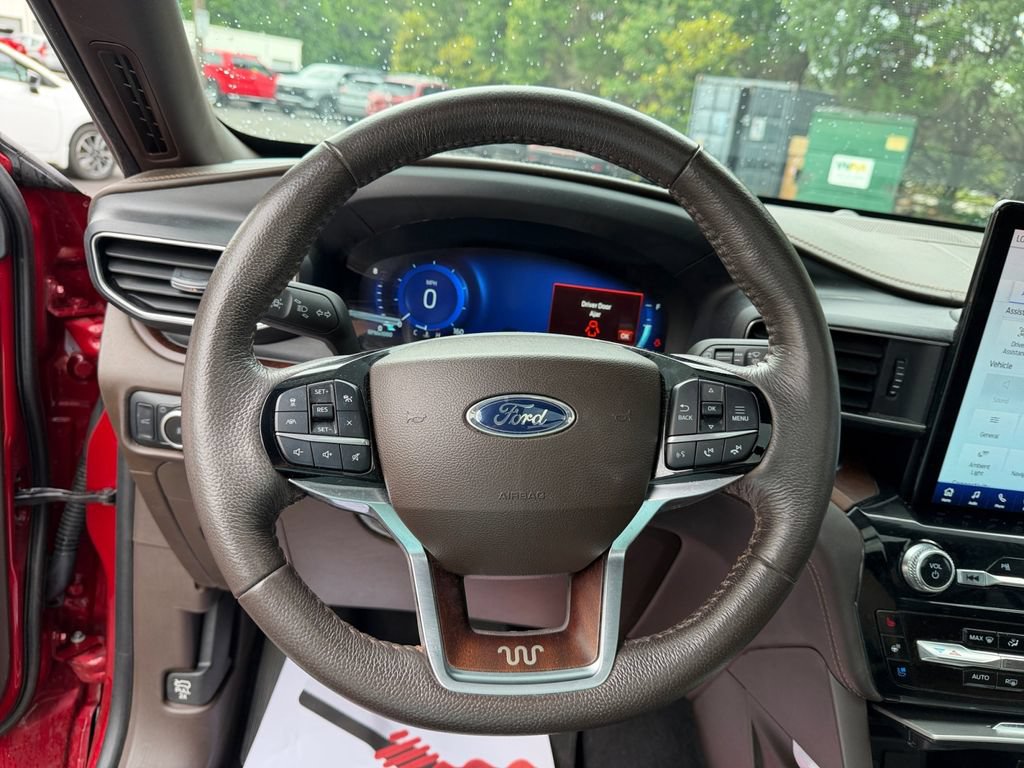 Used 2024 Ford Explorer King Ranch w/ Technology Package AWD/4WD image 15
