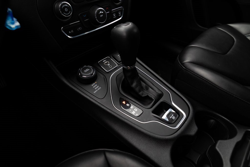 Used 2020 Jeep Cherokee Latitude w/ Quick Order Package 26F North image 18