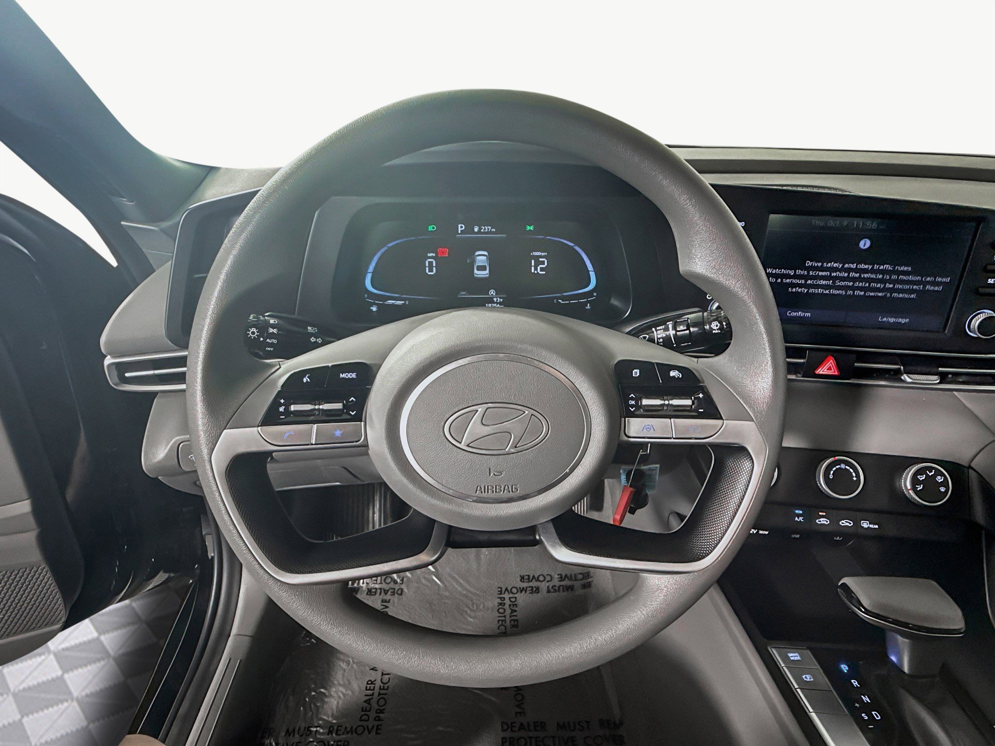 Used 2025 Hyundai Elantra SE image 13