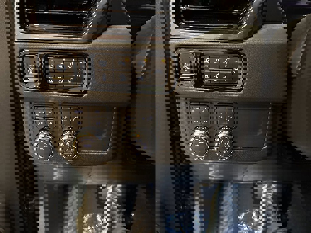 New 2026 GMC Yukon XL AT4 w/ LPO, Floor Liner Package image 33