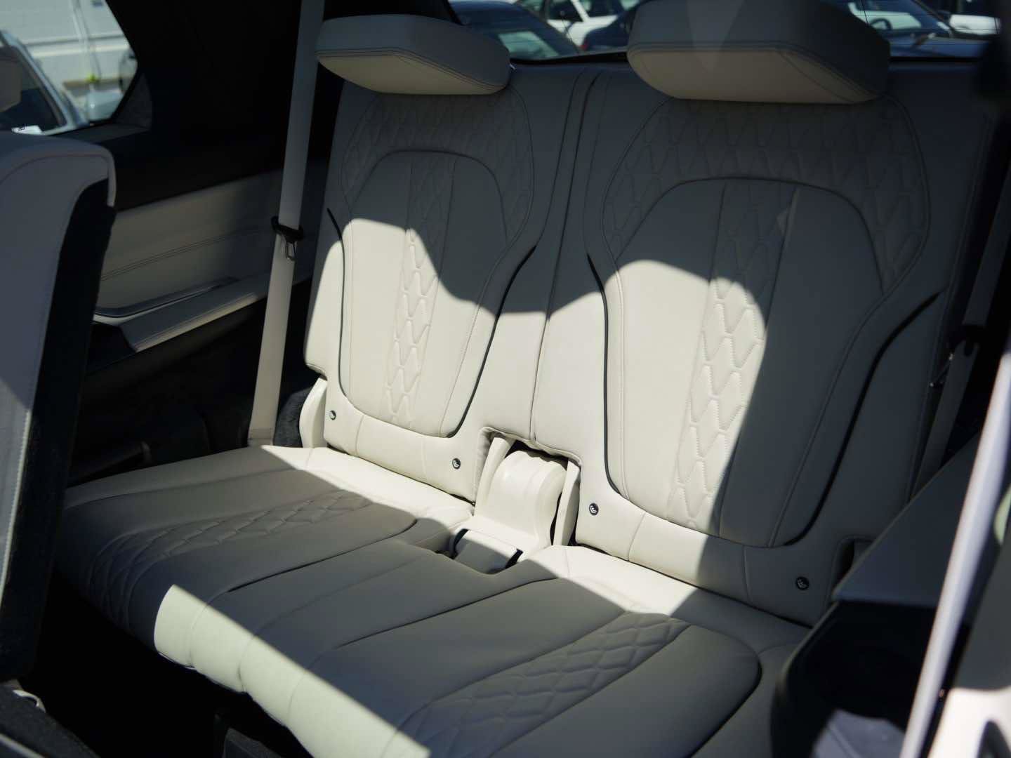 New 2026 BMW ALPINA XB7 AWD/4WD image 15