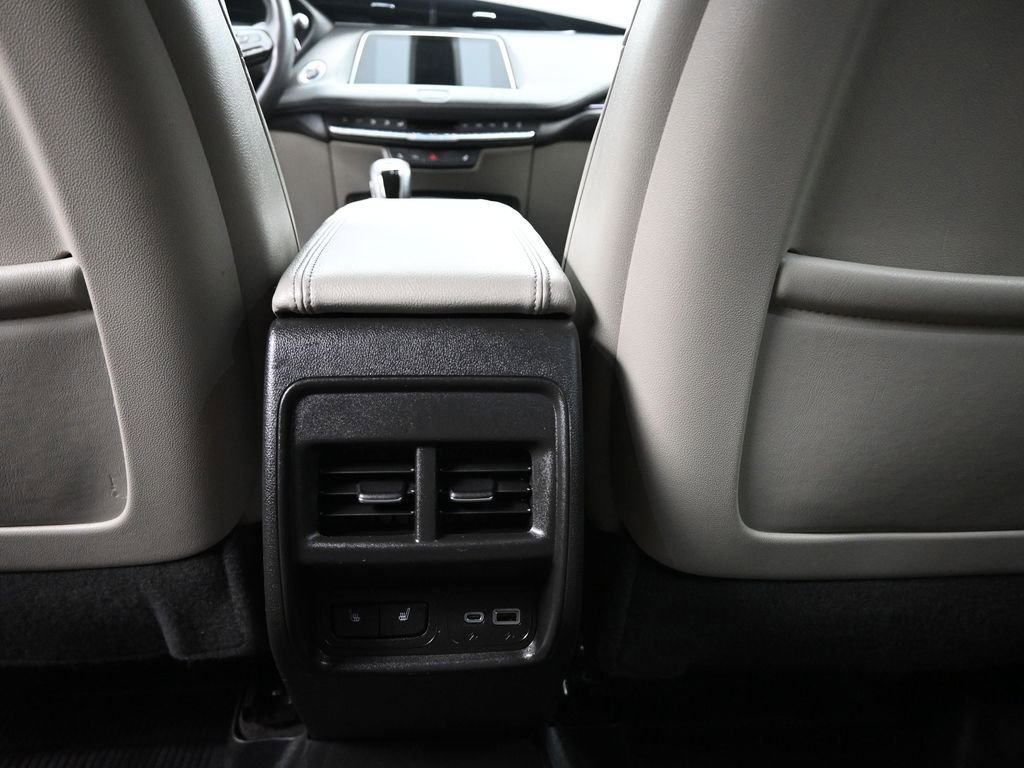 Used 2019 Cadillac XT4 Luxury w/ Cold Weather Package FWD image 17