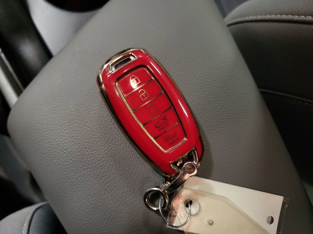 Used 2022 Hyundai Elantra SEL image 15