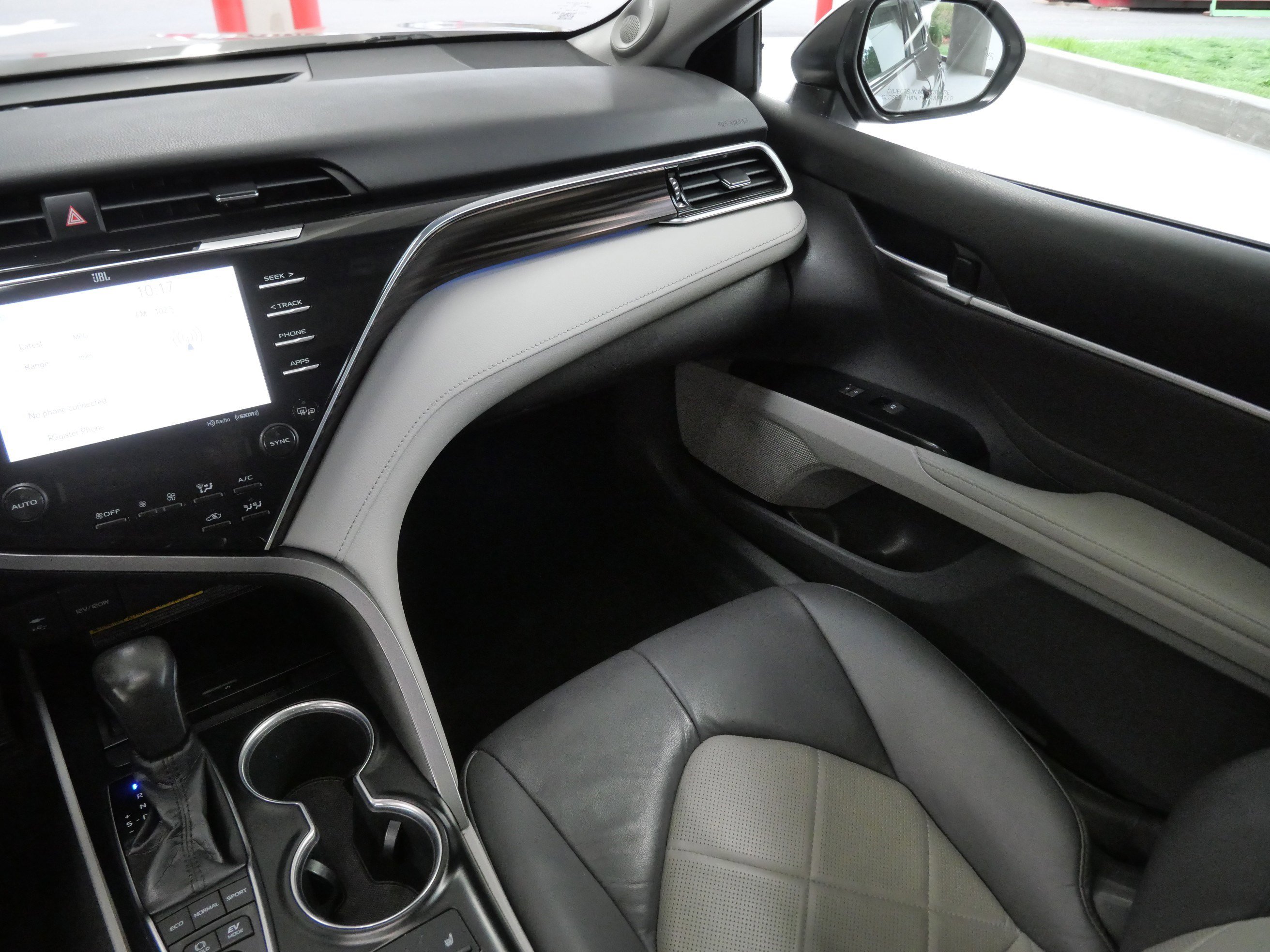 Certified 2018 Toyota Camry XLE image 12