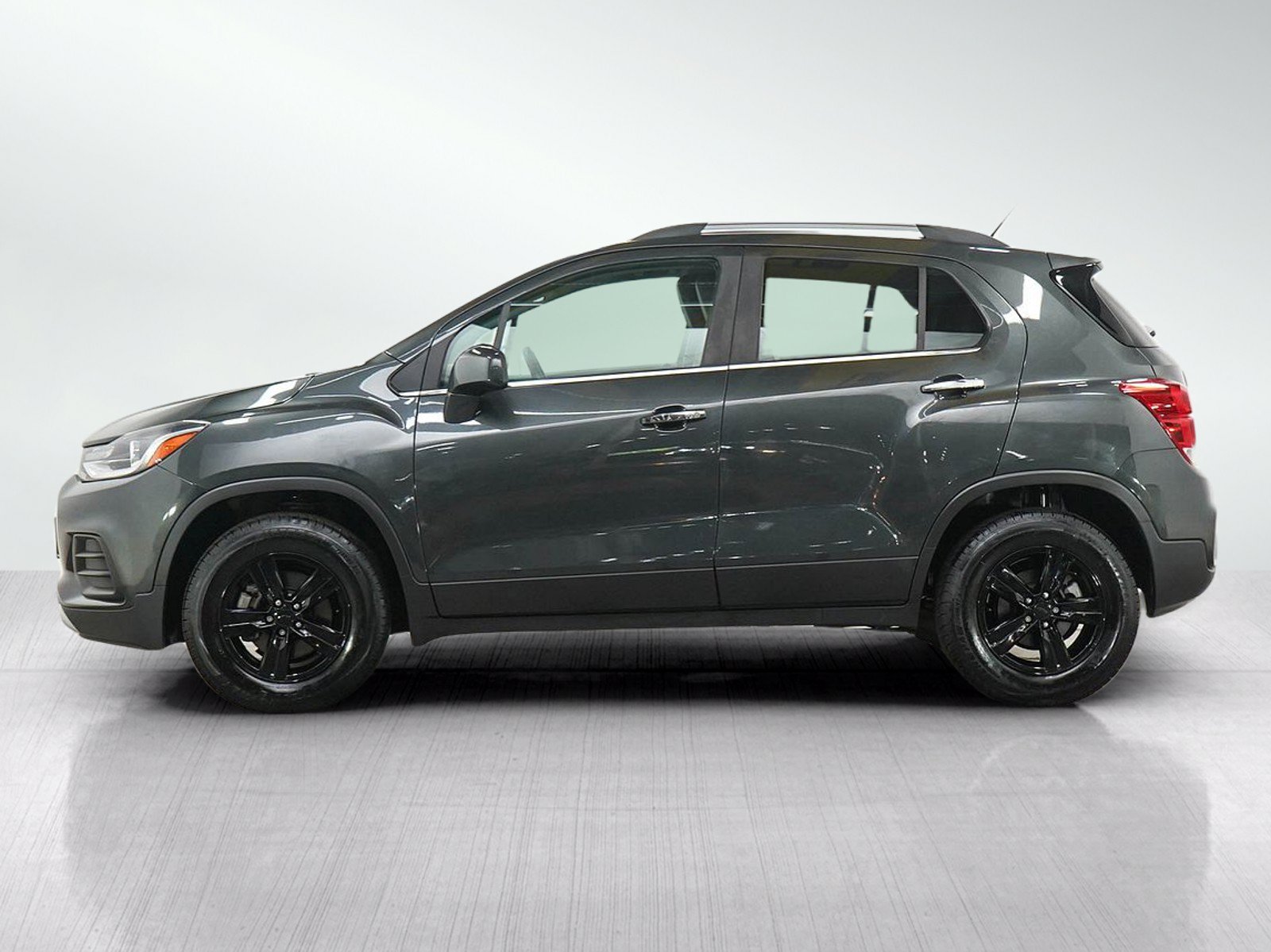Used 2020 Chevrolet Trax LT w/ LT Convenience Package AWD/4WD image 2