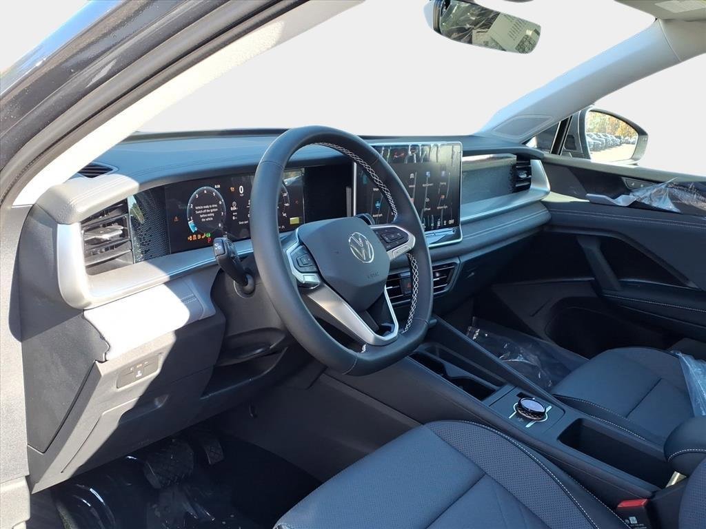 New 2026 Volkswagen Tiguan SE image 9