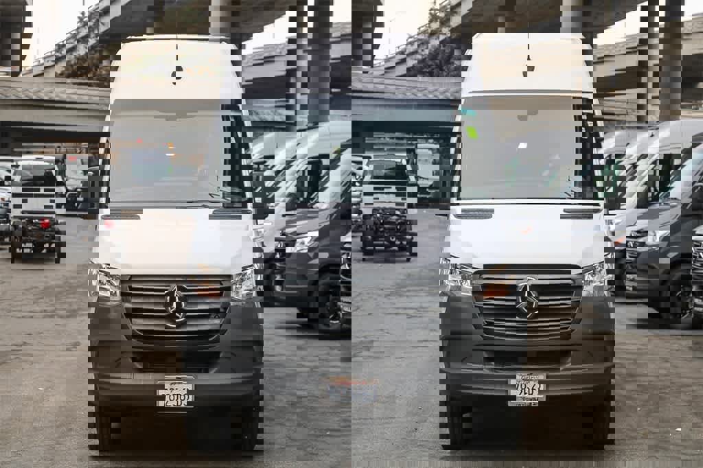 Used 2020 Mercedes-Benz Sprinter 2500 image 2