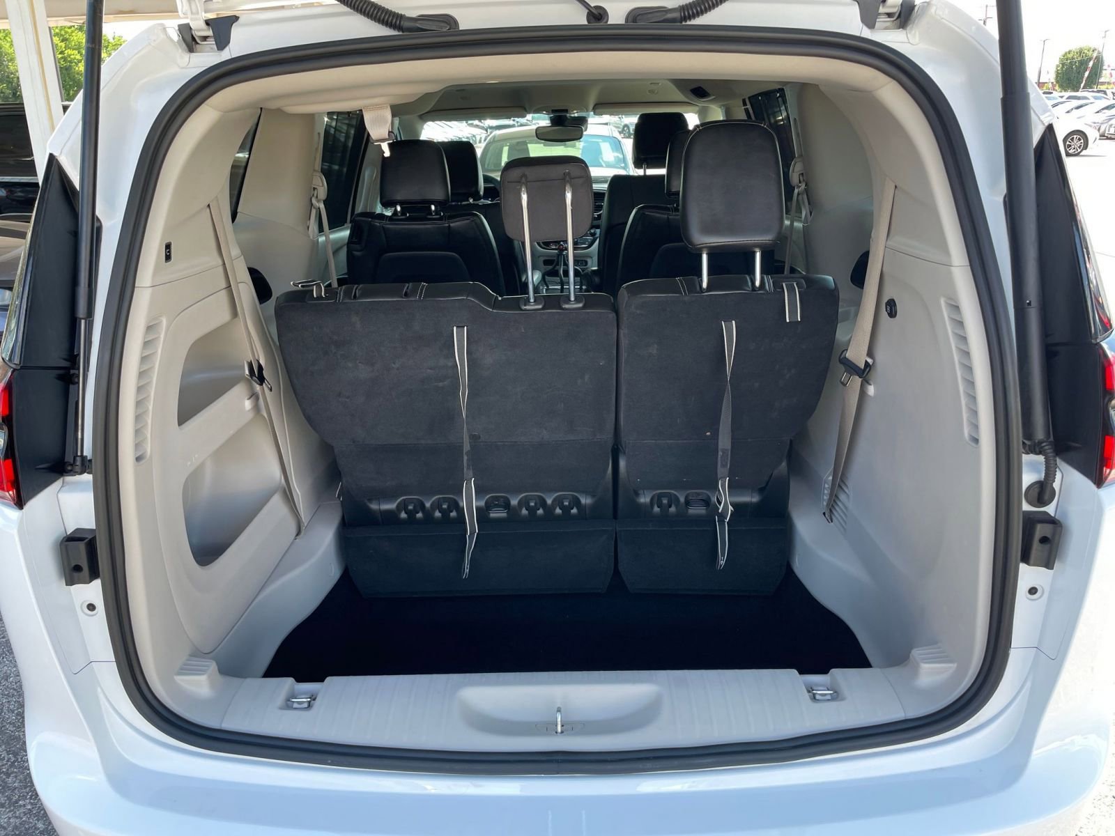 Used 2024 Chrysler Pacifica Touring-L image 30