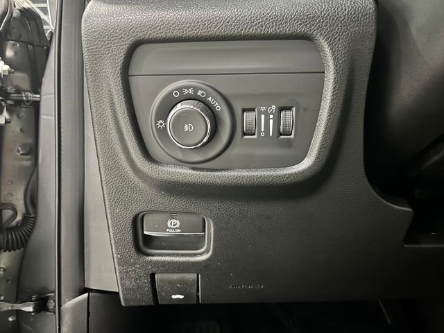 Used 2025 Jeep Grand Cherokee L Limited image 27