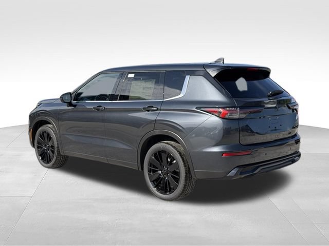 New 2026 Mitsubishi Outlander LE FWD image 3