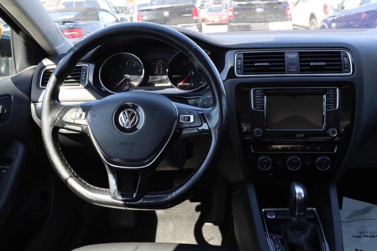 Used 2017 Volkswagen Jetta SEL FWD image 8