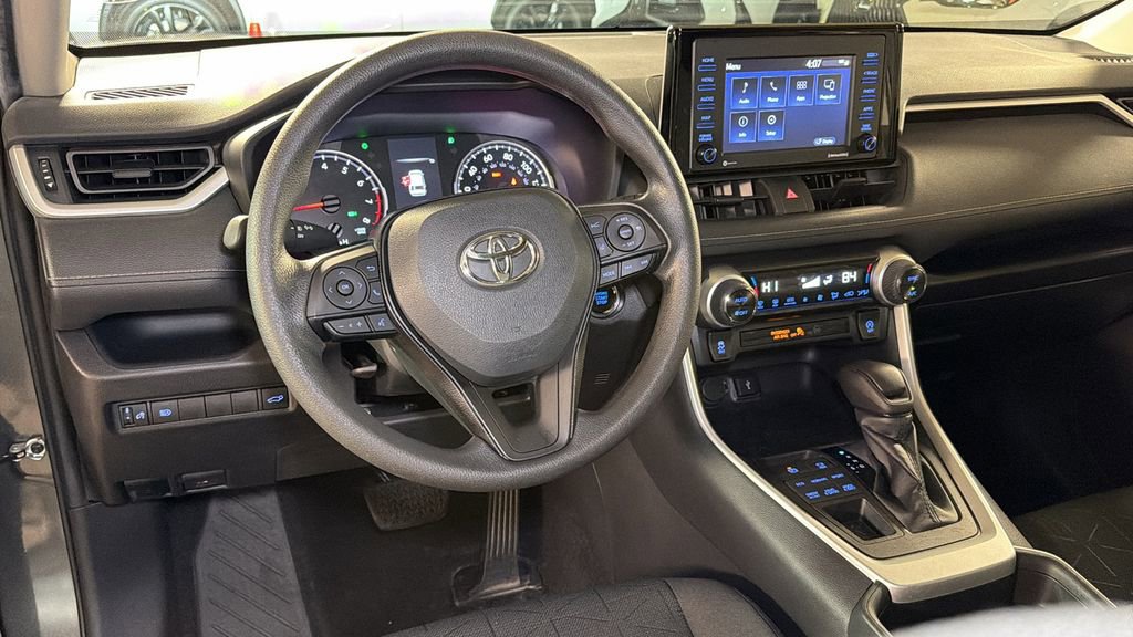 Used 2021 Toyota RAV4 XLE w/ Convenience Package image 17