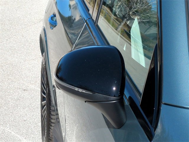 Used 2025 Mercedes-Benz GLC 300 4MATIC image 12