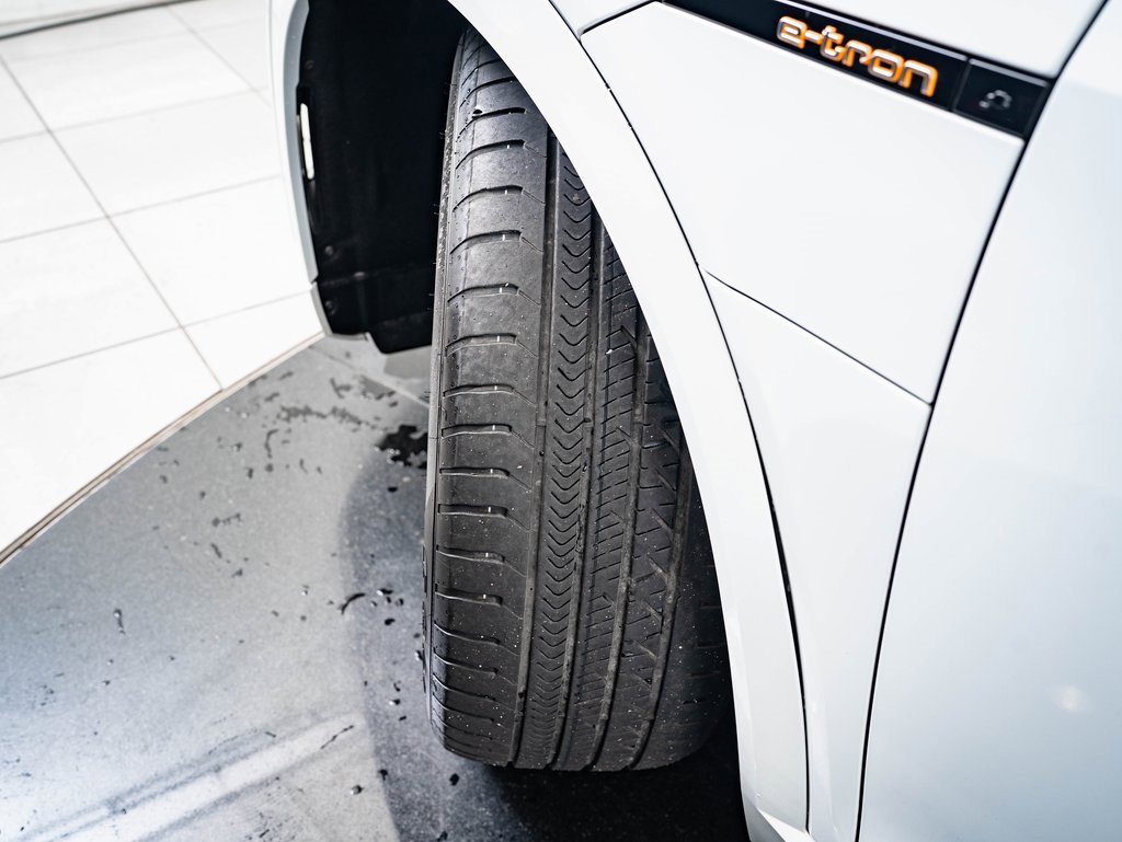 Used 2022 Audi e-tron Premium w/ Convenience Plus Package image 39