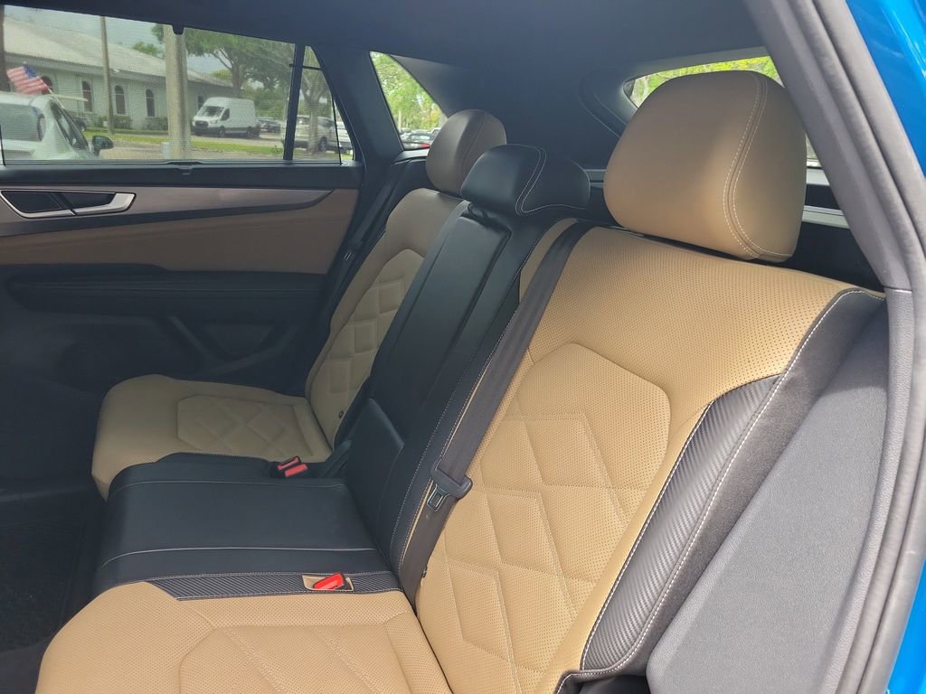Used 2024 Volkswagen Atlas Cross Sport SE w/ Panoramic Sunroof Package FWD image 14