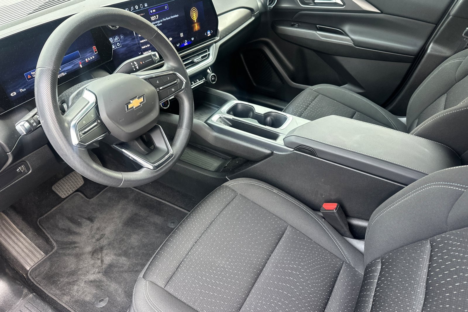 Used 2025 Chevrolet Equinox EV LT FWD image 10