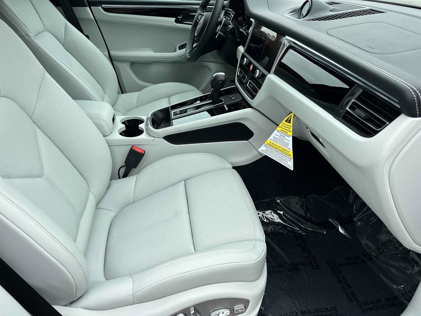 New 2025 Porsche Macan AWD/4WD image 16