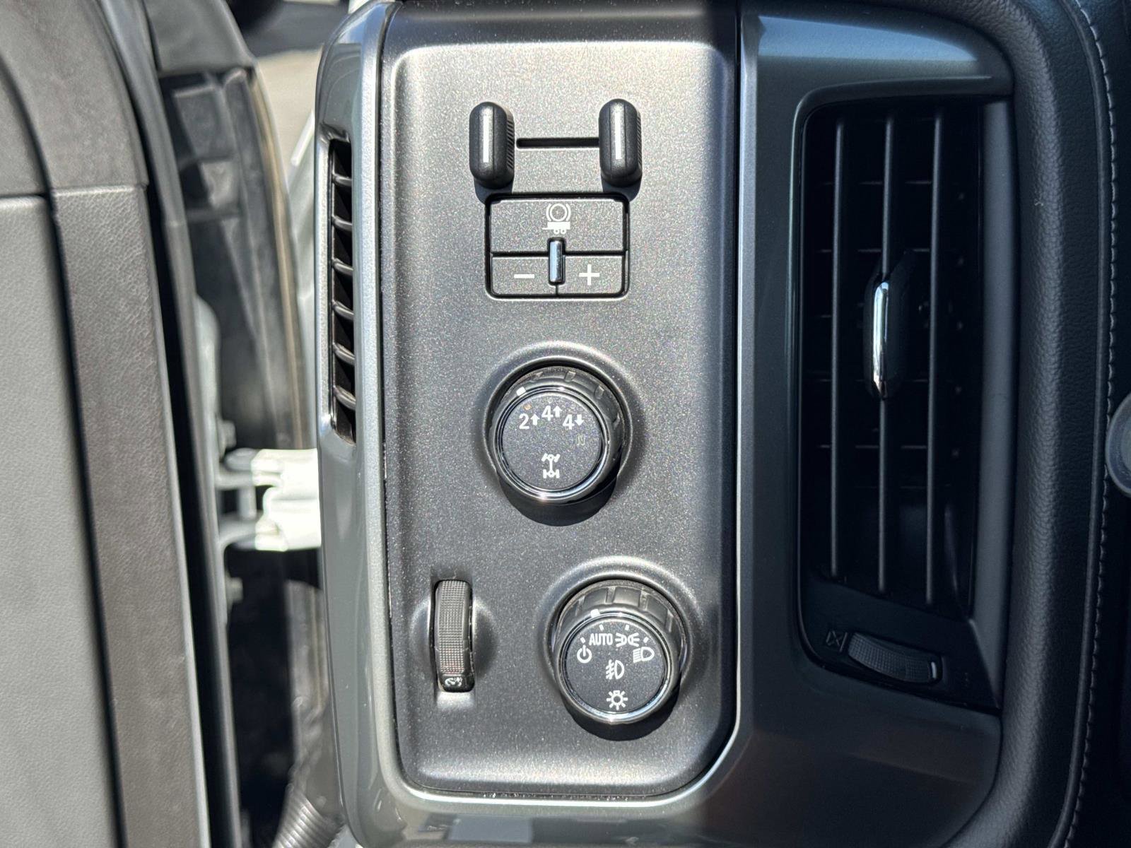 Used 2019 Chevrolet Silverado 2500 LTZ w/ Duramax Plus Package image 18