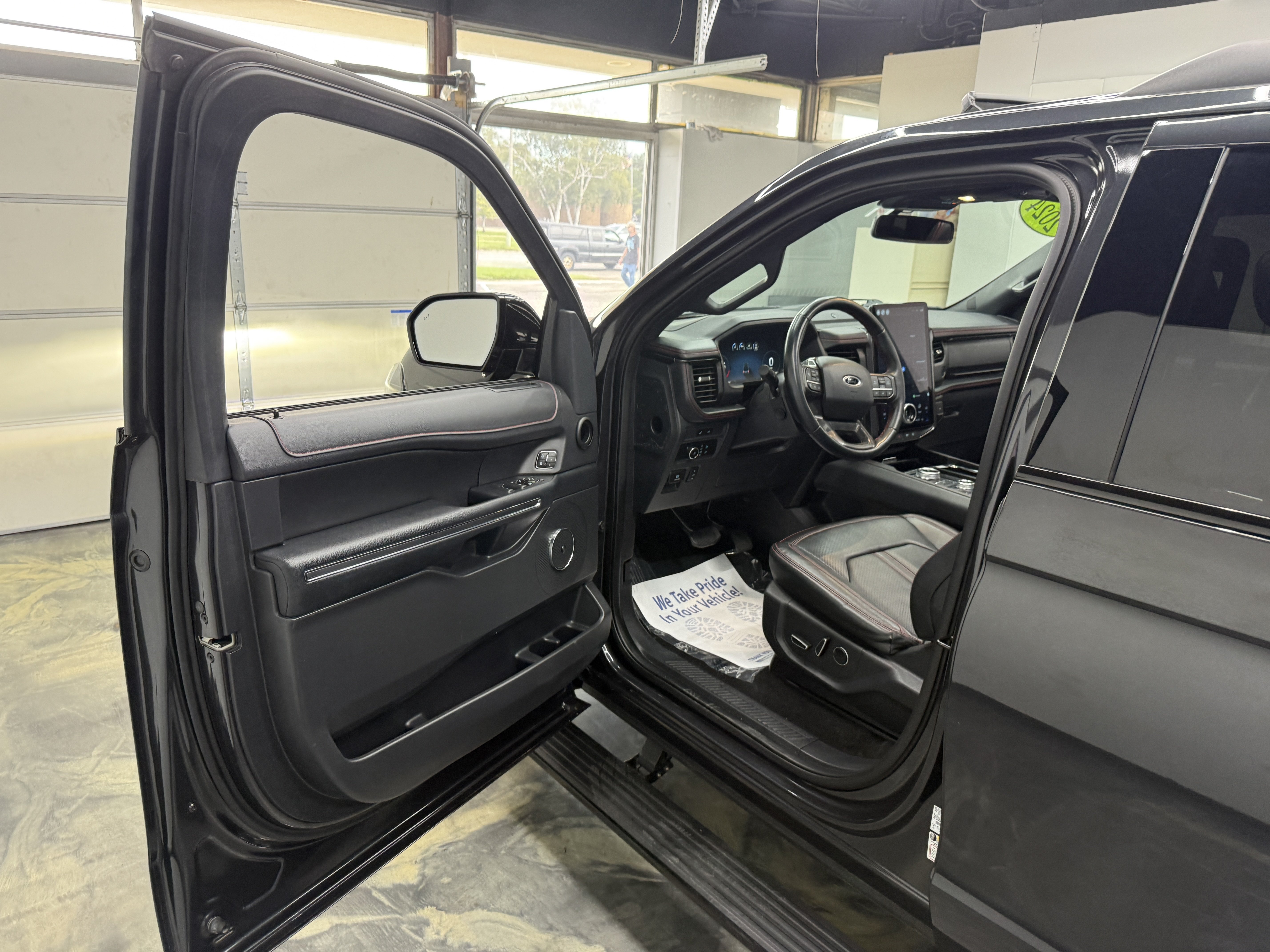 Used 2024 Ford Expedition Max Limited AWD/4WD image 8