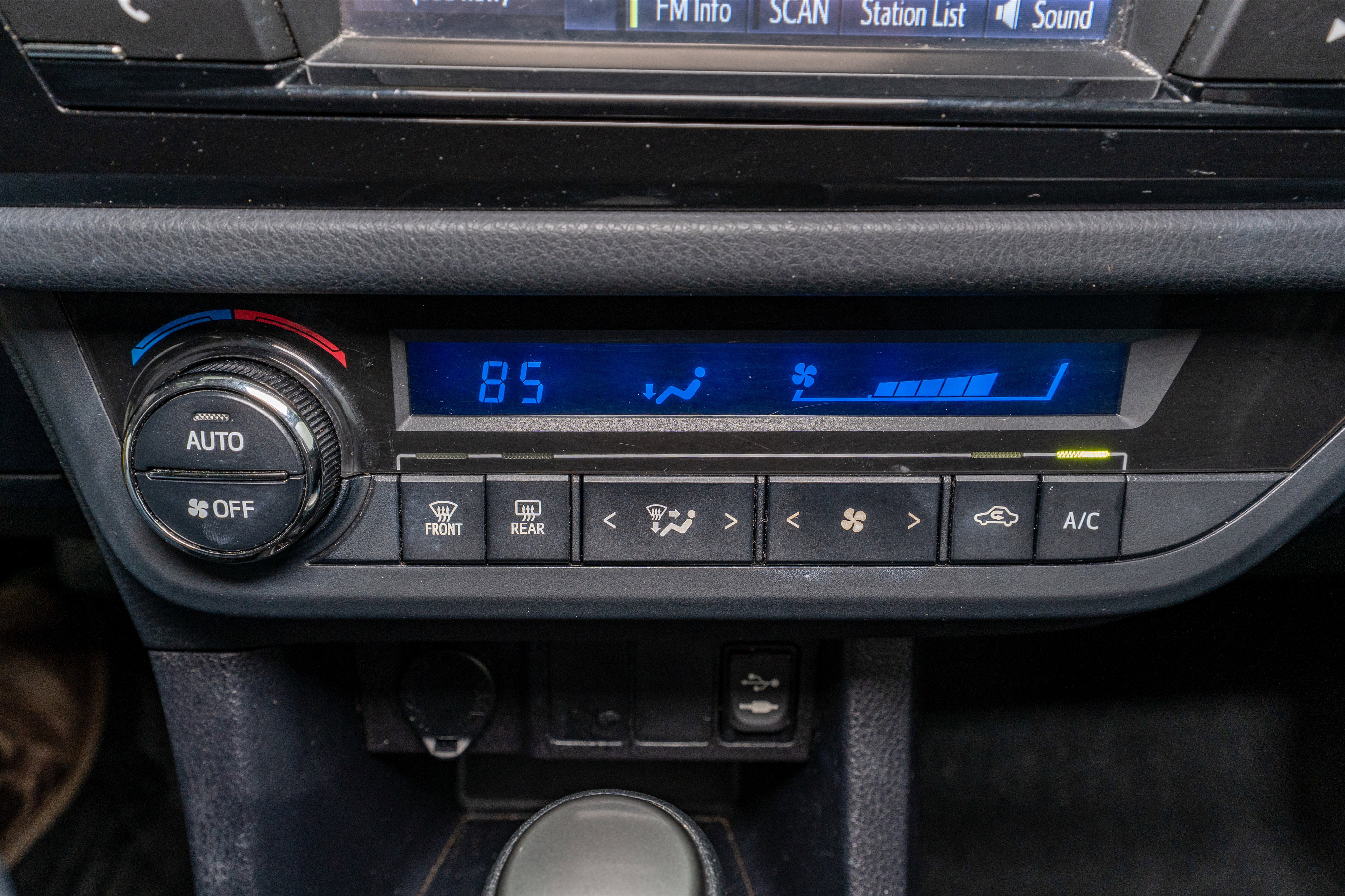 Used 2015 Toyota Corolla S image 18