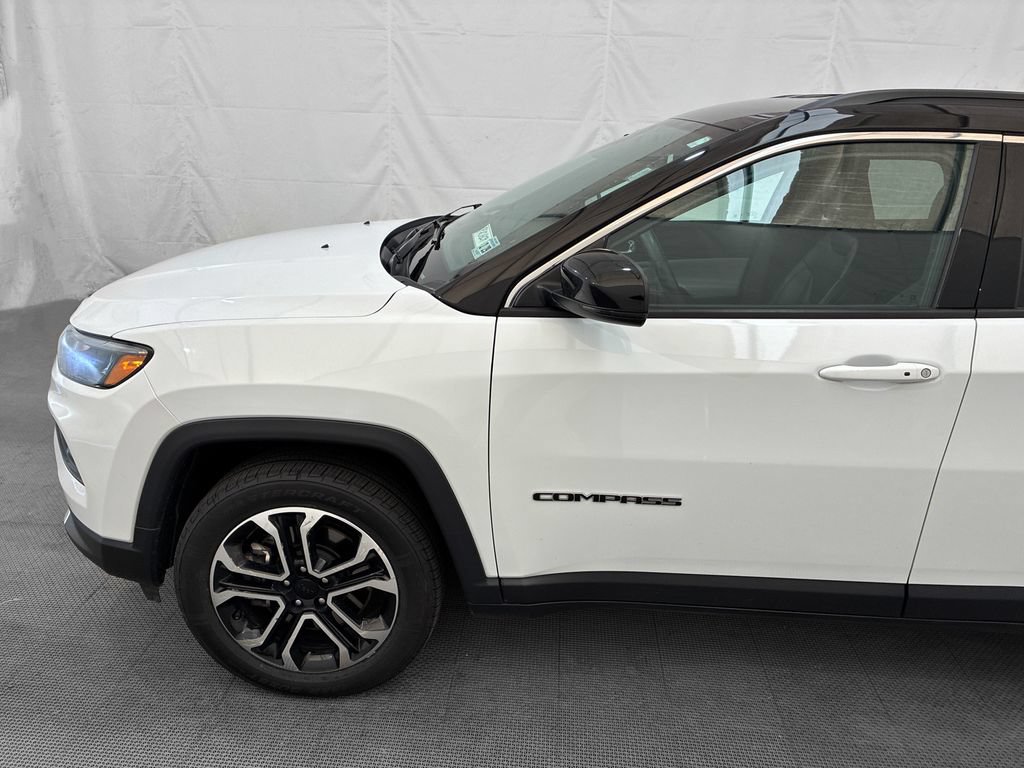 Used 2024 Jeep Compass Limited AWD/4WD image 3