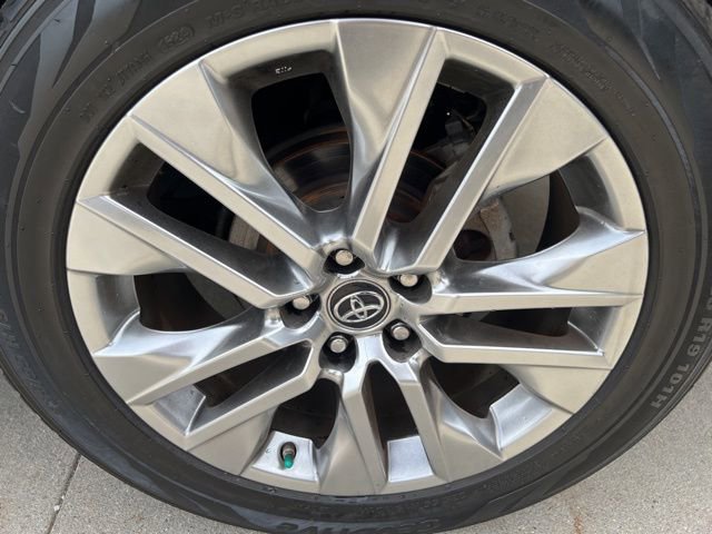 Used 2019 Toyota RAV4 XLE Premium image 10