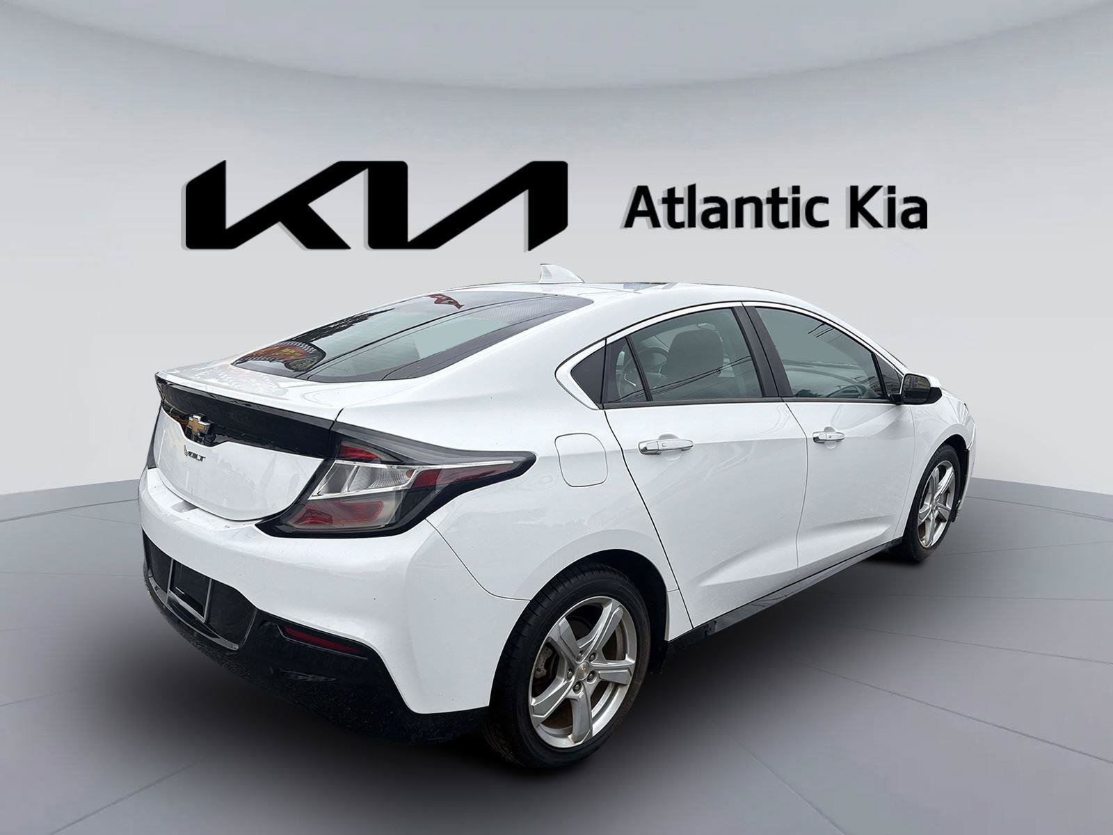 Used 2017 Chevrolet Volt LT w/ Comfort Package FWD image 6
