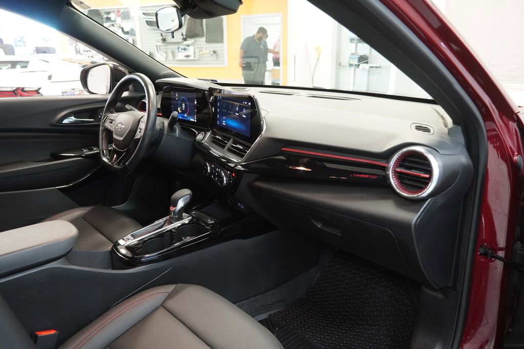 Used 2024 Chevrolet Trax RS w/ Driver Confidence Package image 33