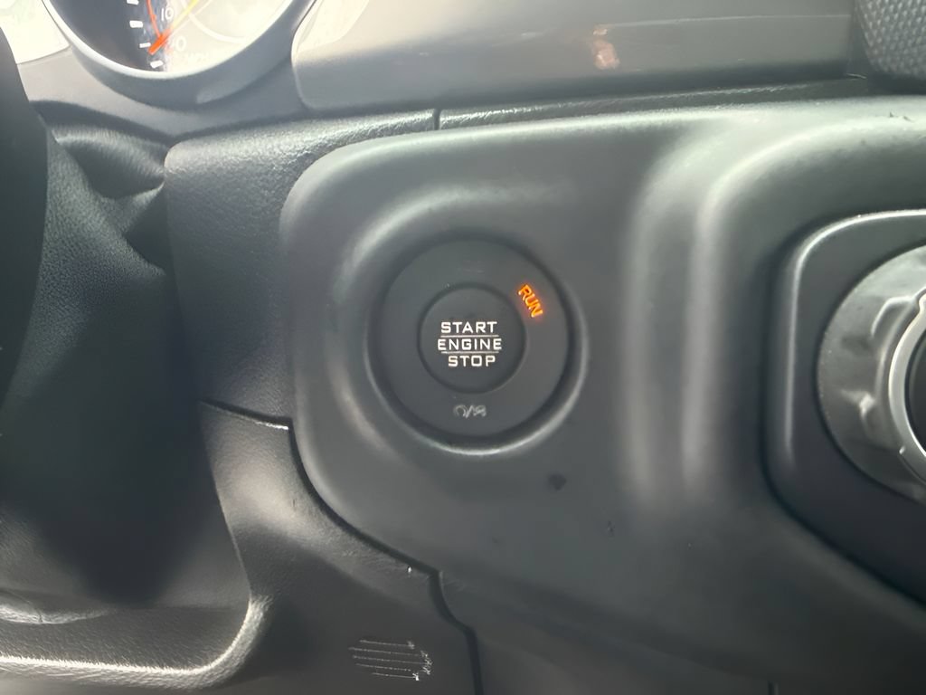 Used 2018 Jeep Wrangler Unlimited Sahara AWD/4WD image 10