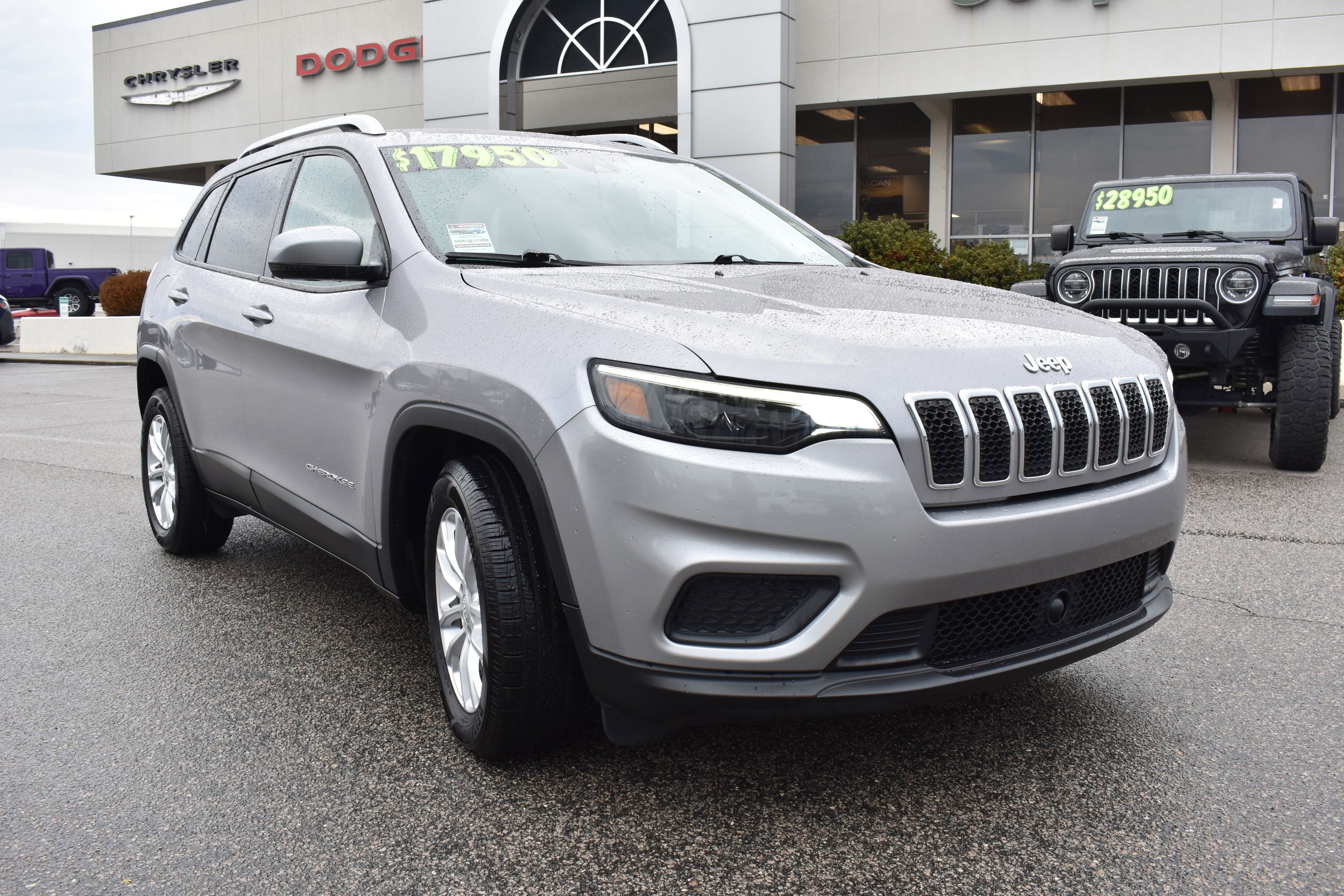 Used 2021 Jeep Cherokee Latitude image 3
