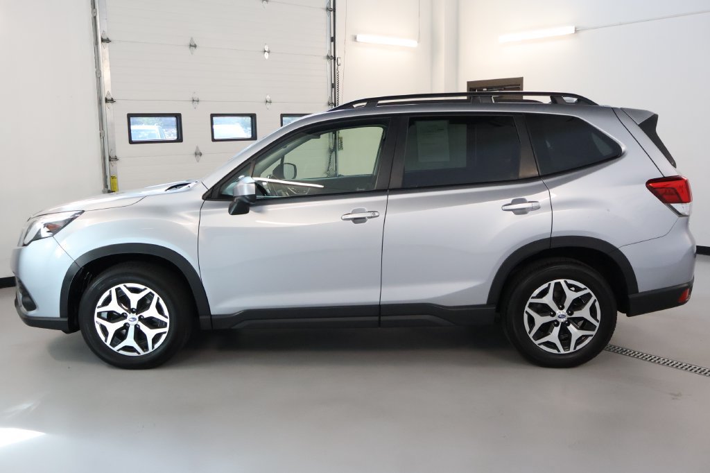 Used 2023 Subaru Forester Premium AWD/4WD image 5